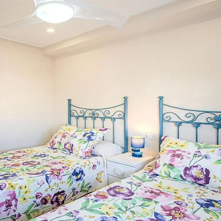 Attractive In In Beachfront Apartment *